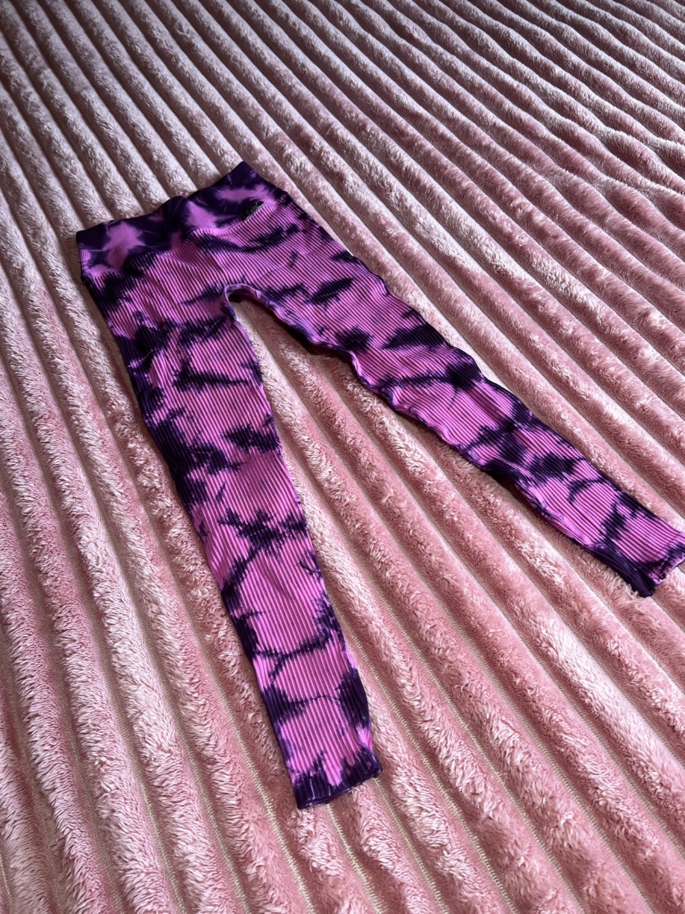 Bombshell Sportswear Pink & Black Tie-Dye Ribbed Leggings
